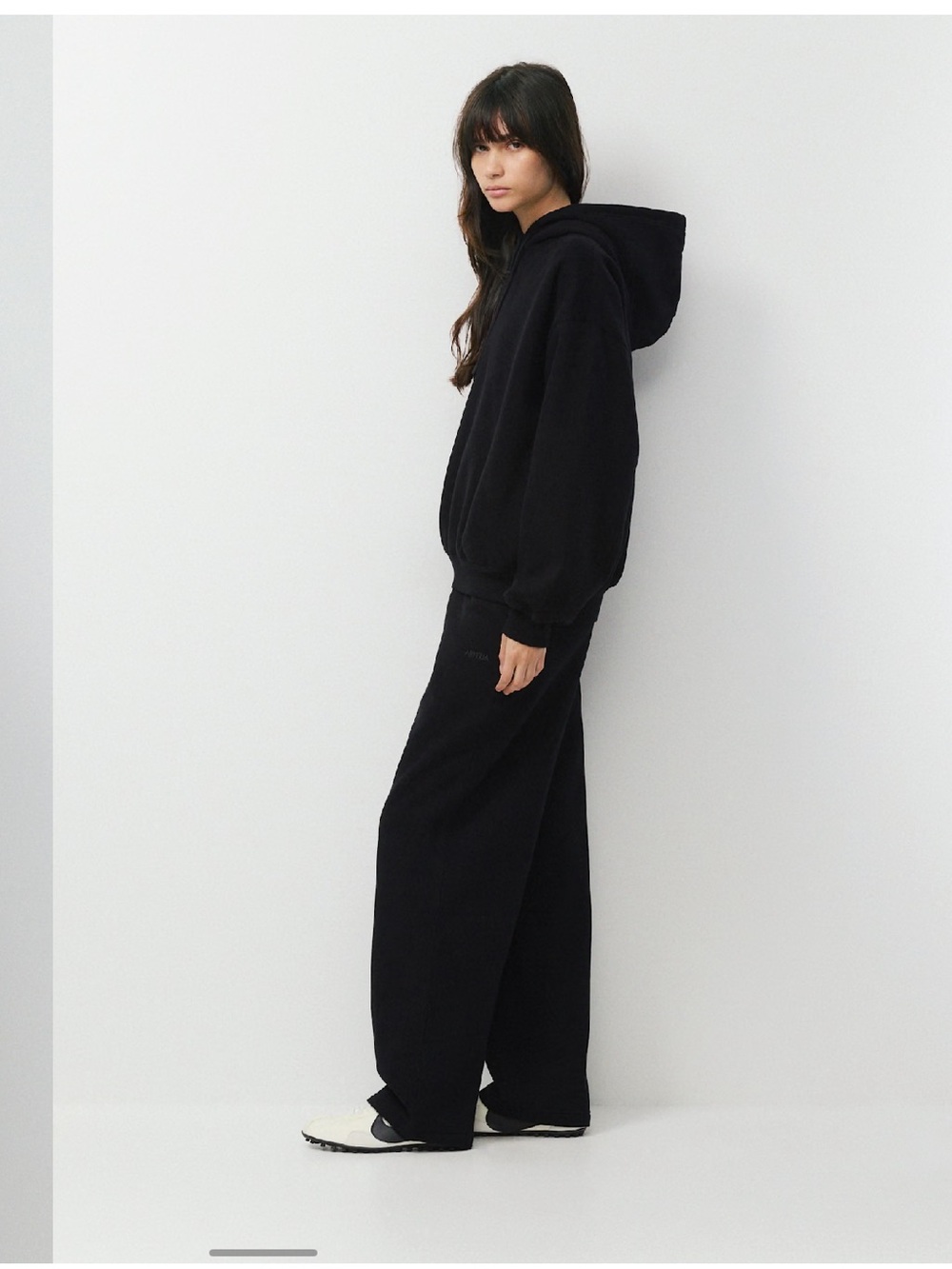 ARITZIA NWT BLACK SWEATFLEECE SET MEGA FLUTTER & MEGA HOODIE - Picture 9 of 11